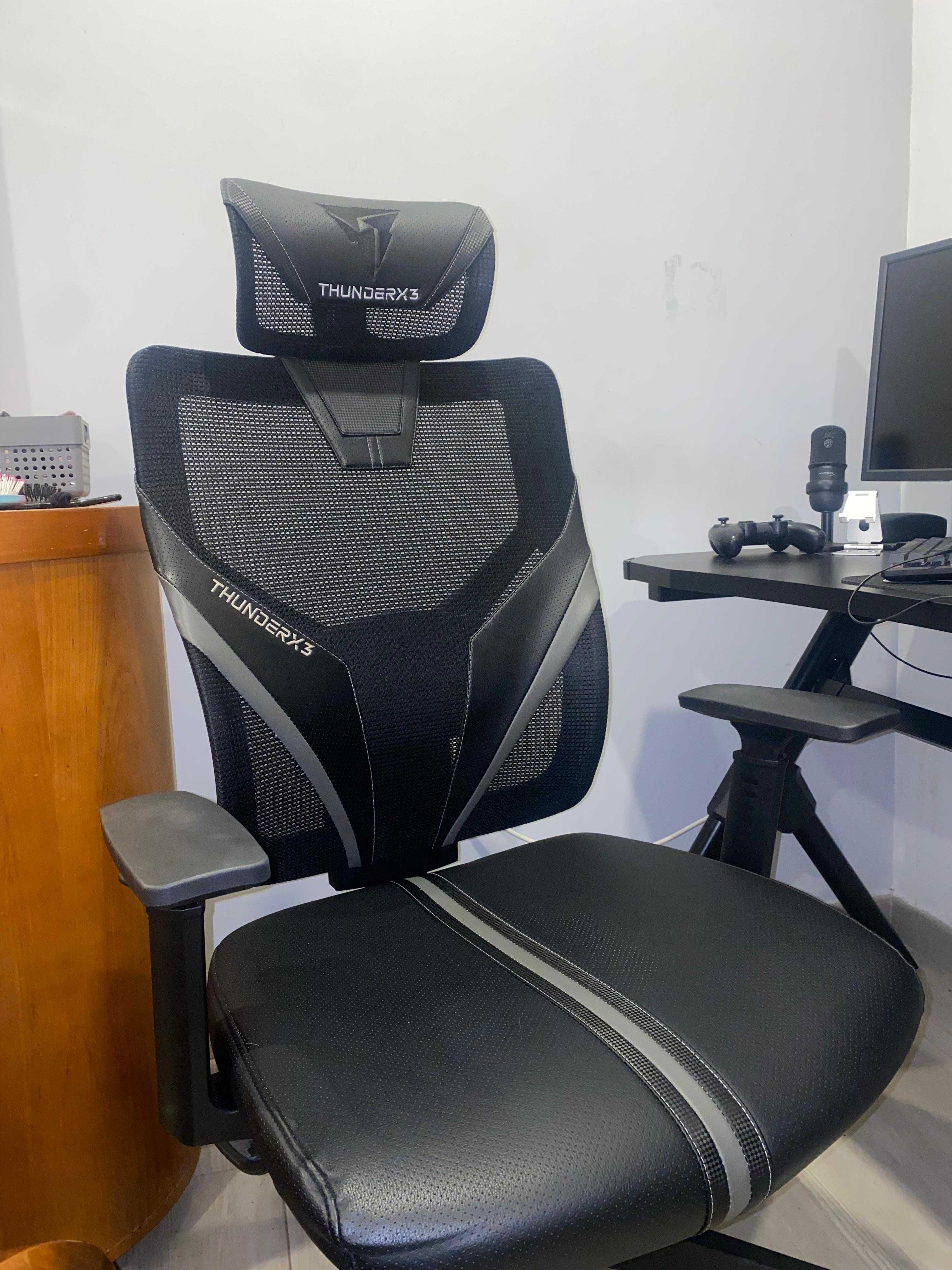Vendo Tudo (1 ANO DE USO) PC/Mouse/Teclado/Fones/Mesa/Cadeira