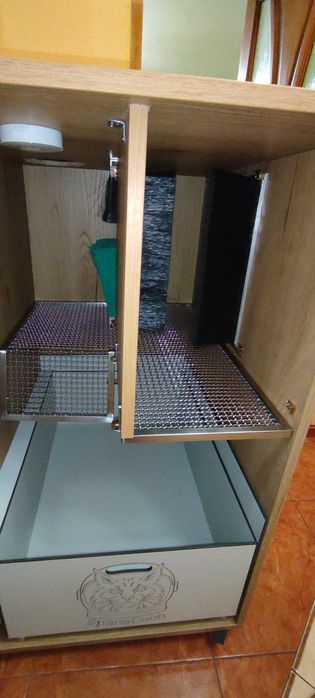 Ukryta duża kuweta dla kota Maine Coon – toaletka, meble dla kota