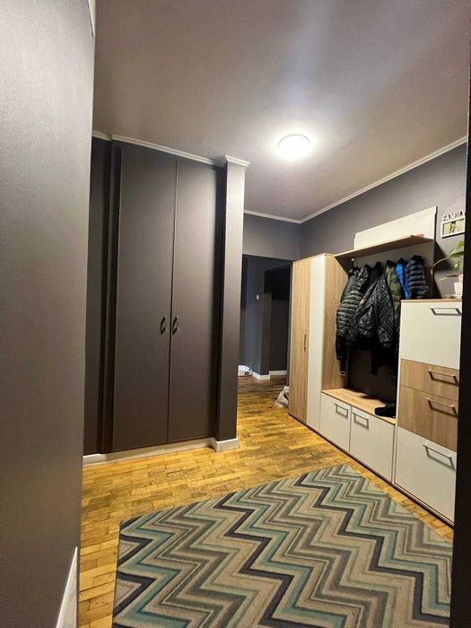 В продаже трехкомнатная квартира на Черемушках.