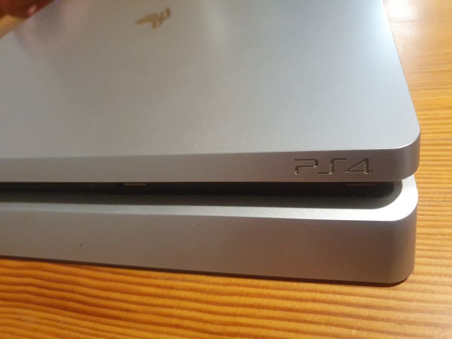 Sony PS4 PlayStation 4 Silver slim 500 GB