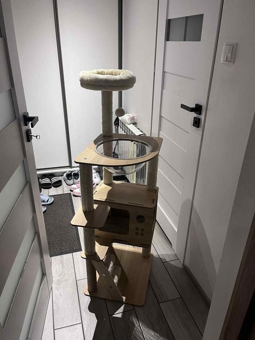 Drapak dla kota z siedziskiem