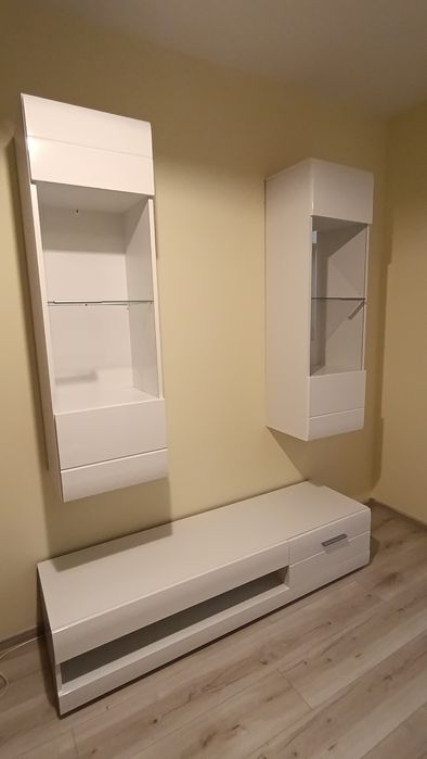 Zestaw nowoczesnych mebli pokojowych – biel