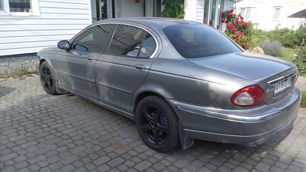 Автомобіль легковий ягуар