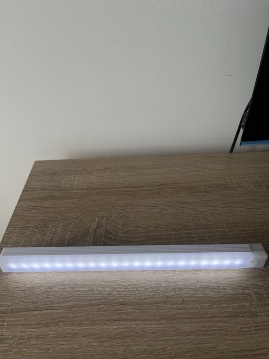 Lampka LED 30cm USB – 21 diod do szafy/kuchni/biurka