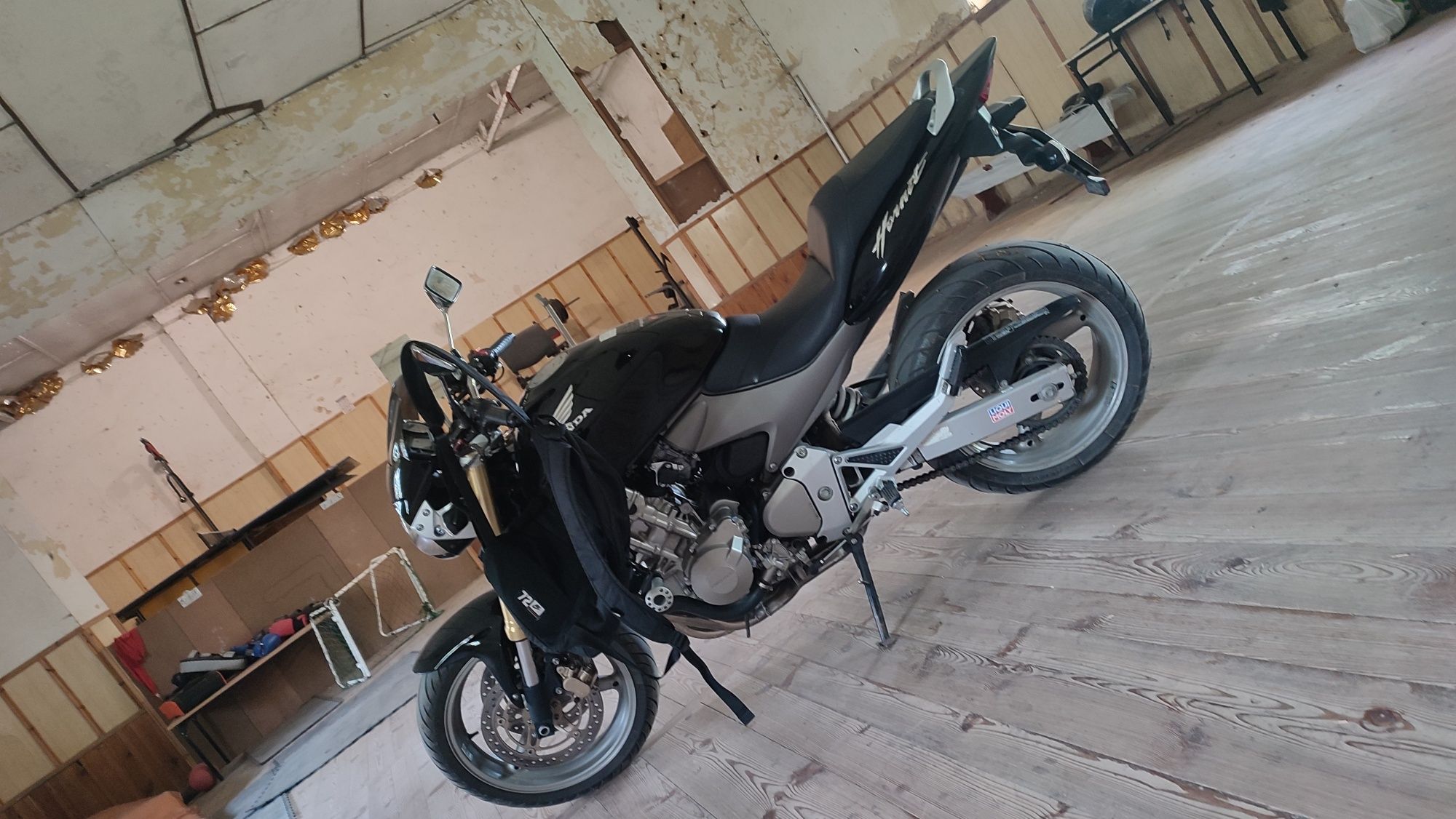 Honda Hornet 600 super stan