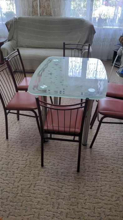 Стол и 6 стулев в комплекте