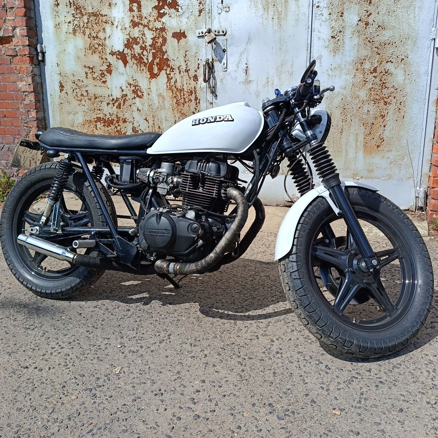 Honda CN400 cafe racer