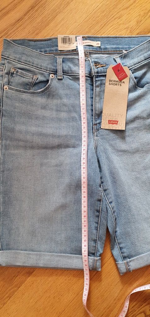 Шорты бермуды Levis