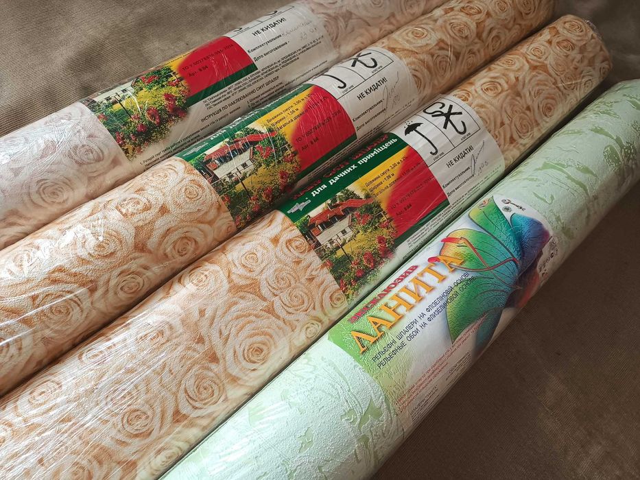 Шпалери Слов'янські гарячого тиснення смуги та Ланіта рулон метрові