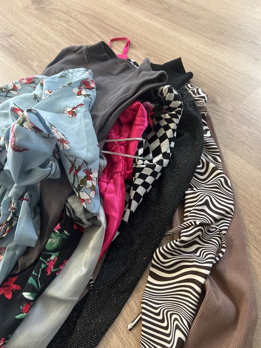 Пакет речей( переважно сукні)