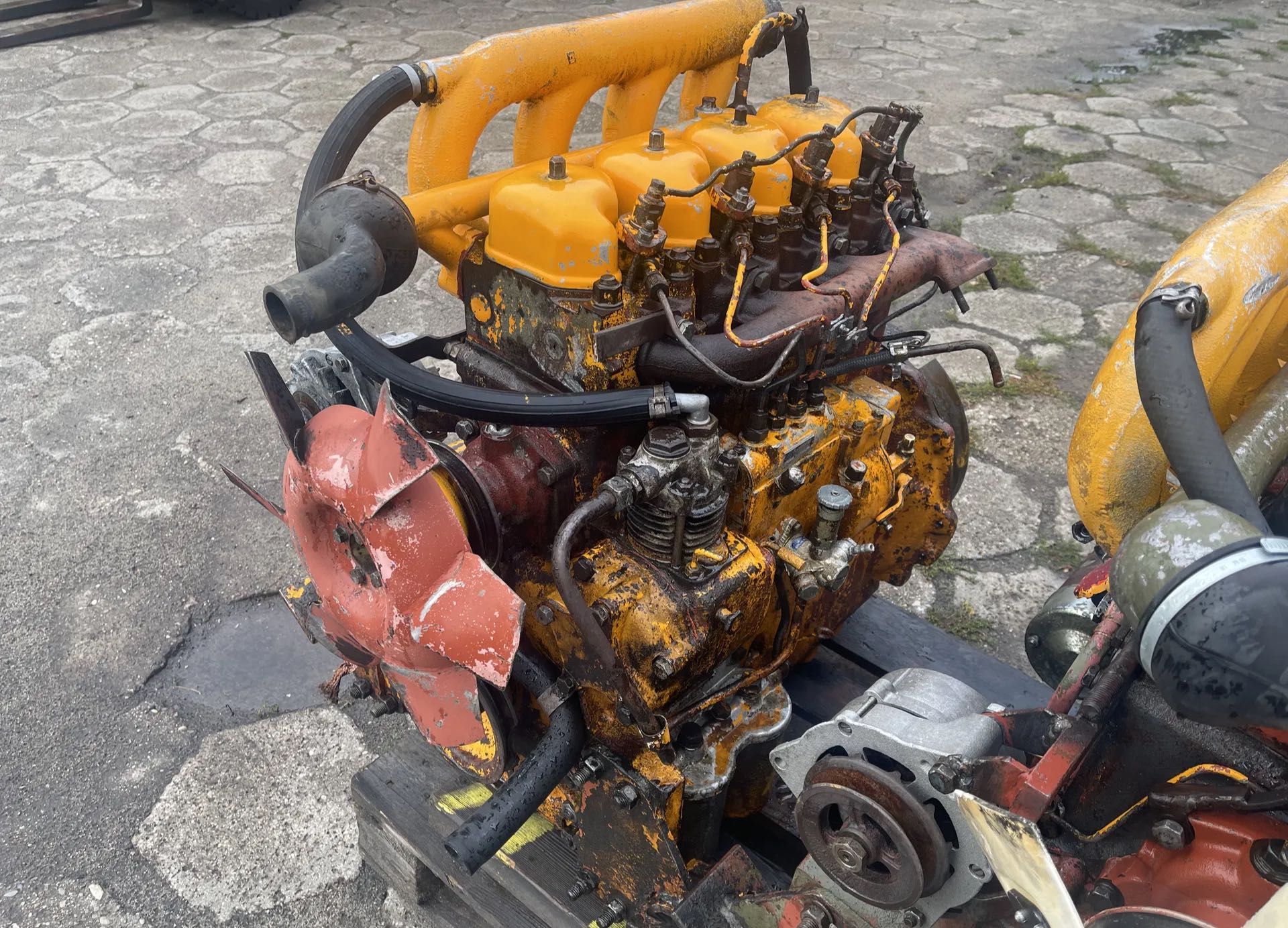 Silnik Ursus Zetor 4 cylindrowy 7211,6211,5718,C-360