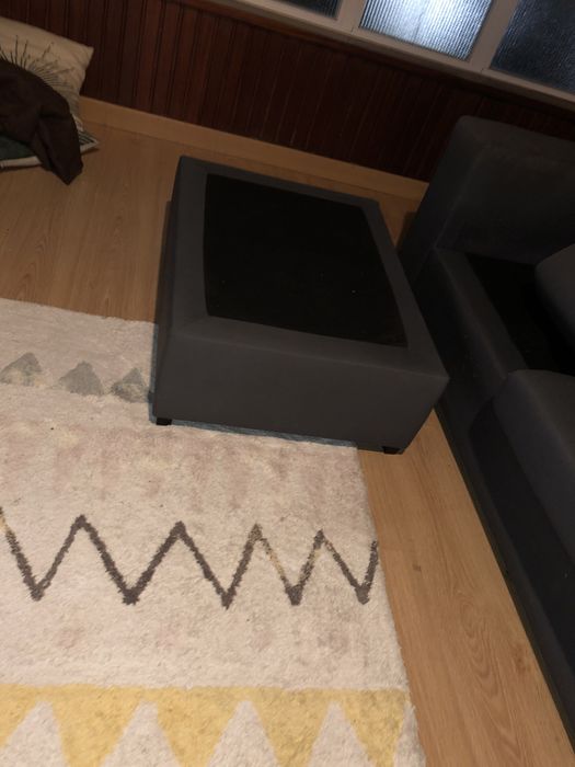 Sofá com marcas de uso