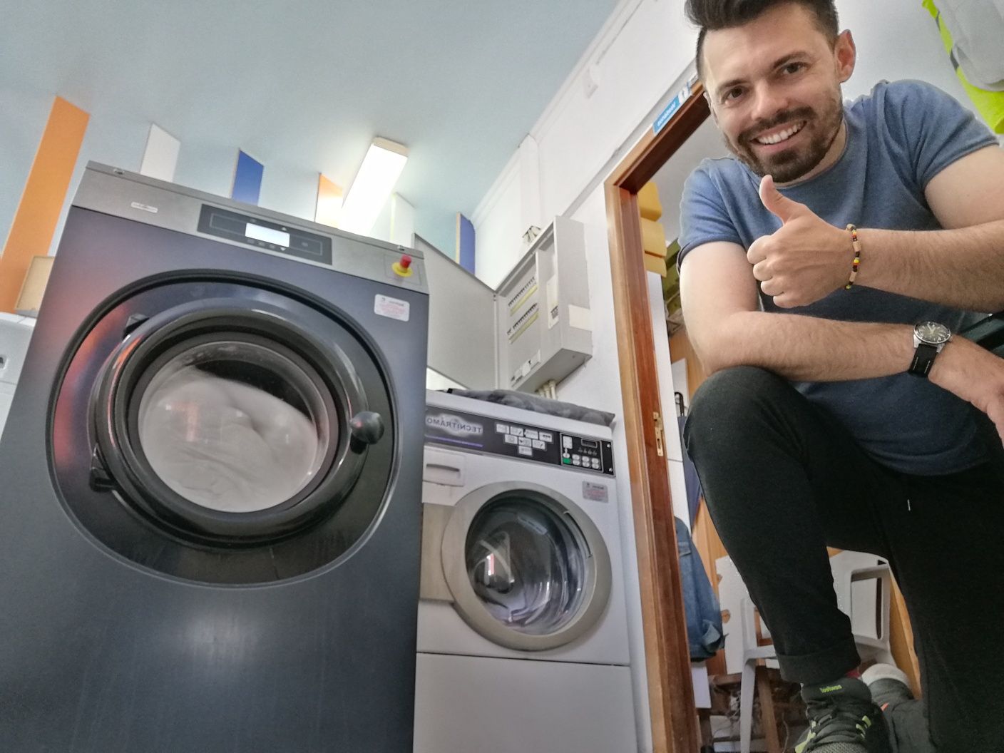 Máquina de lavar e secar roupa industrial ocasião lares e self service