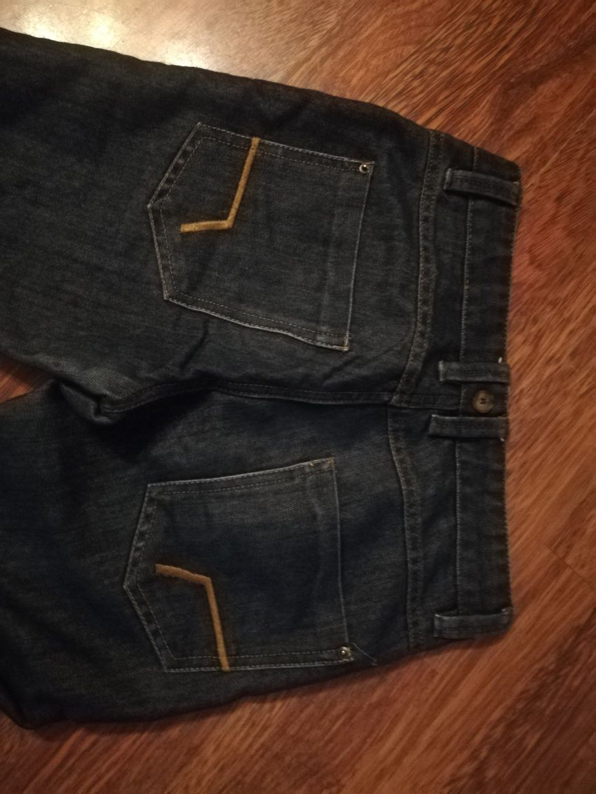 Granatowe jeansy chłopięce