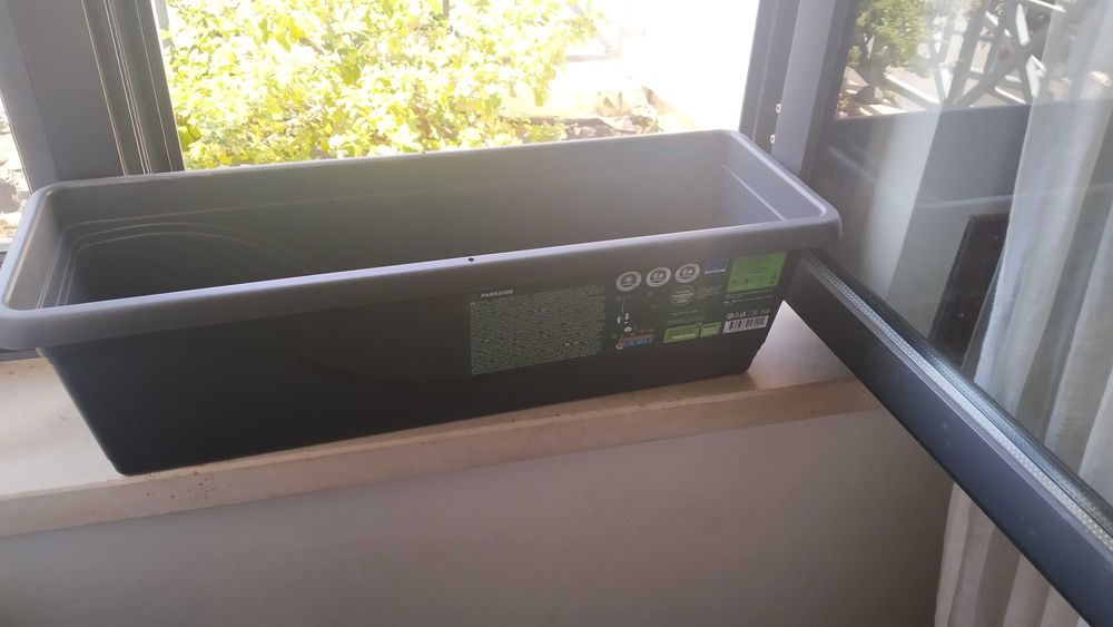 Vaso rectangular, cor antracite; nunca usado; tem etiqueta de origem