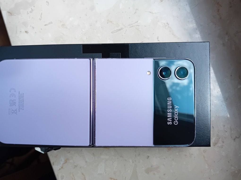 Samsung Galaxy z flip 4