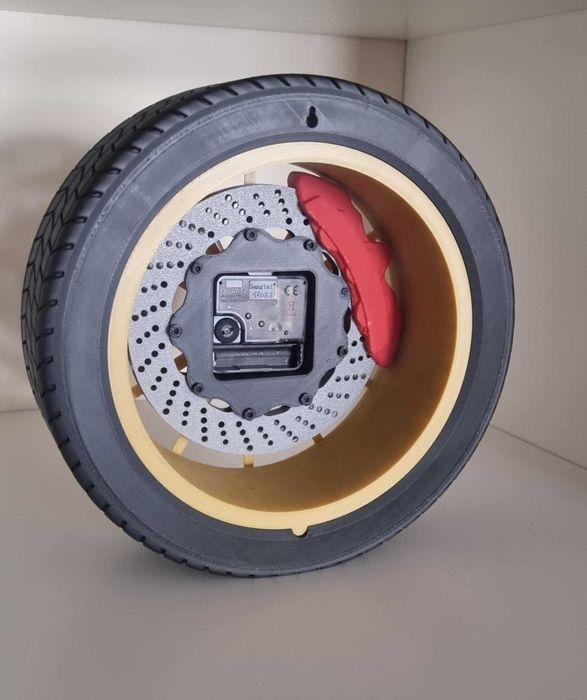 Zegar ścienny i stojący w kształcie koła samochodowego unikalny design