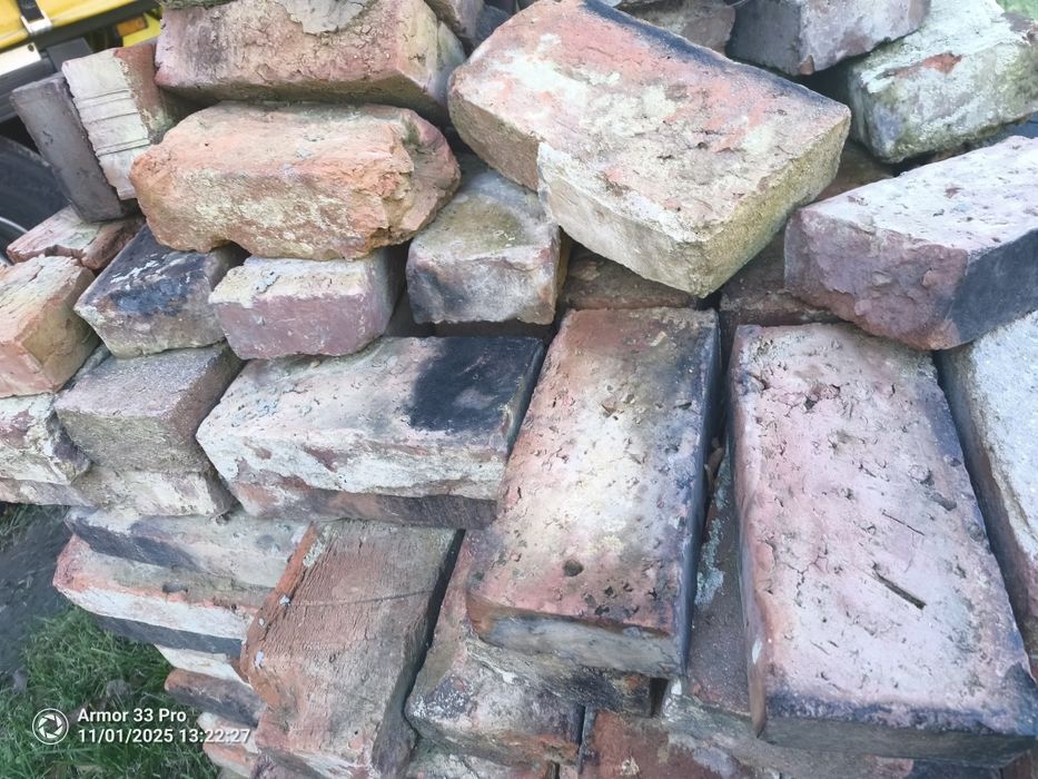 Stara cegła około 250 sztuk