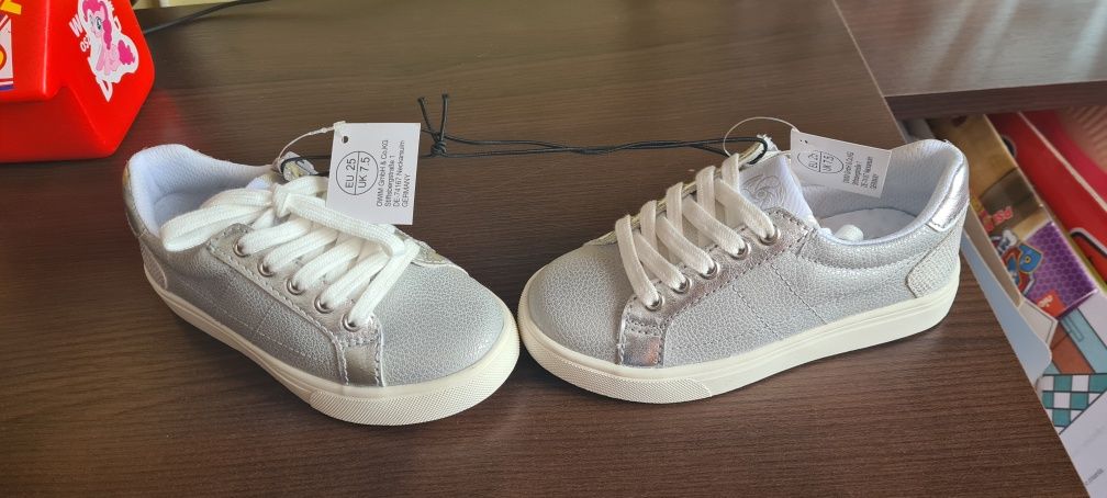 Buty, adidasy dziewczęce roz. 25
