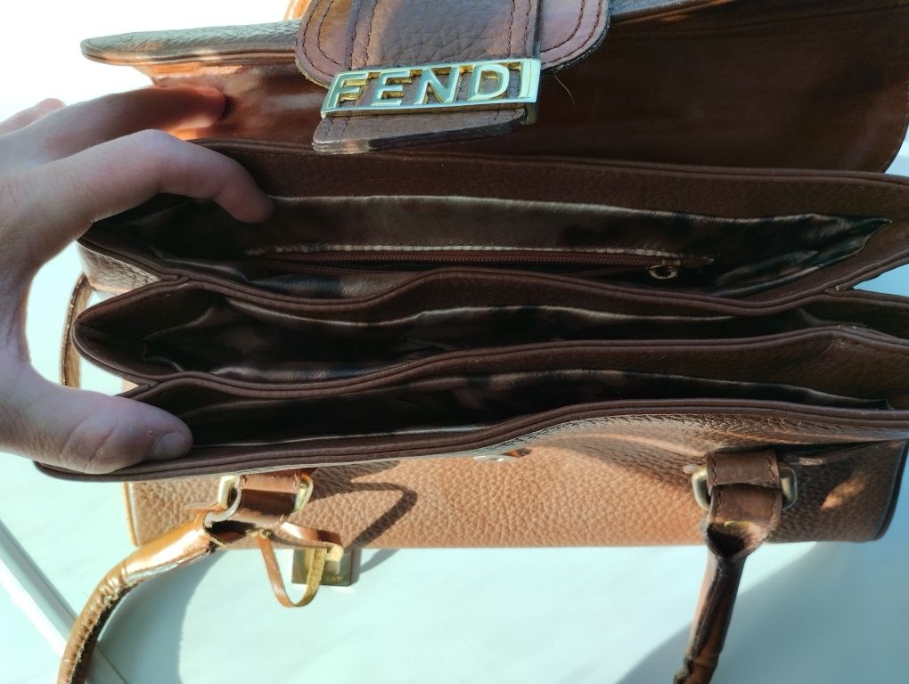 Жіноча шкіряна сумочка FENDI