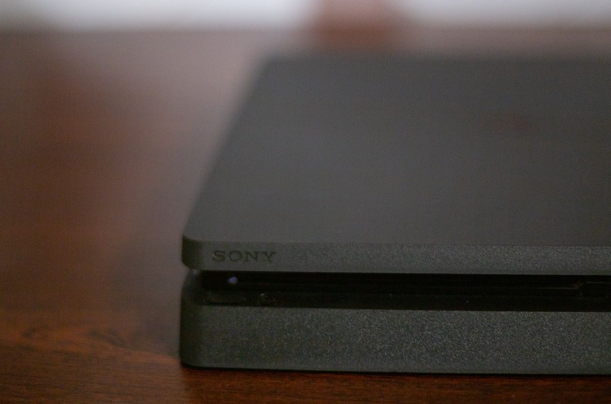 Sony Playstation 4 Slim 1 Tb (с джойстиком) Диски! Гарантия! Обмен!