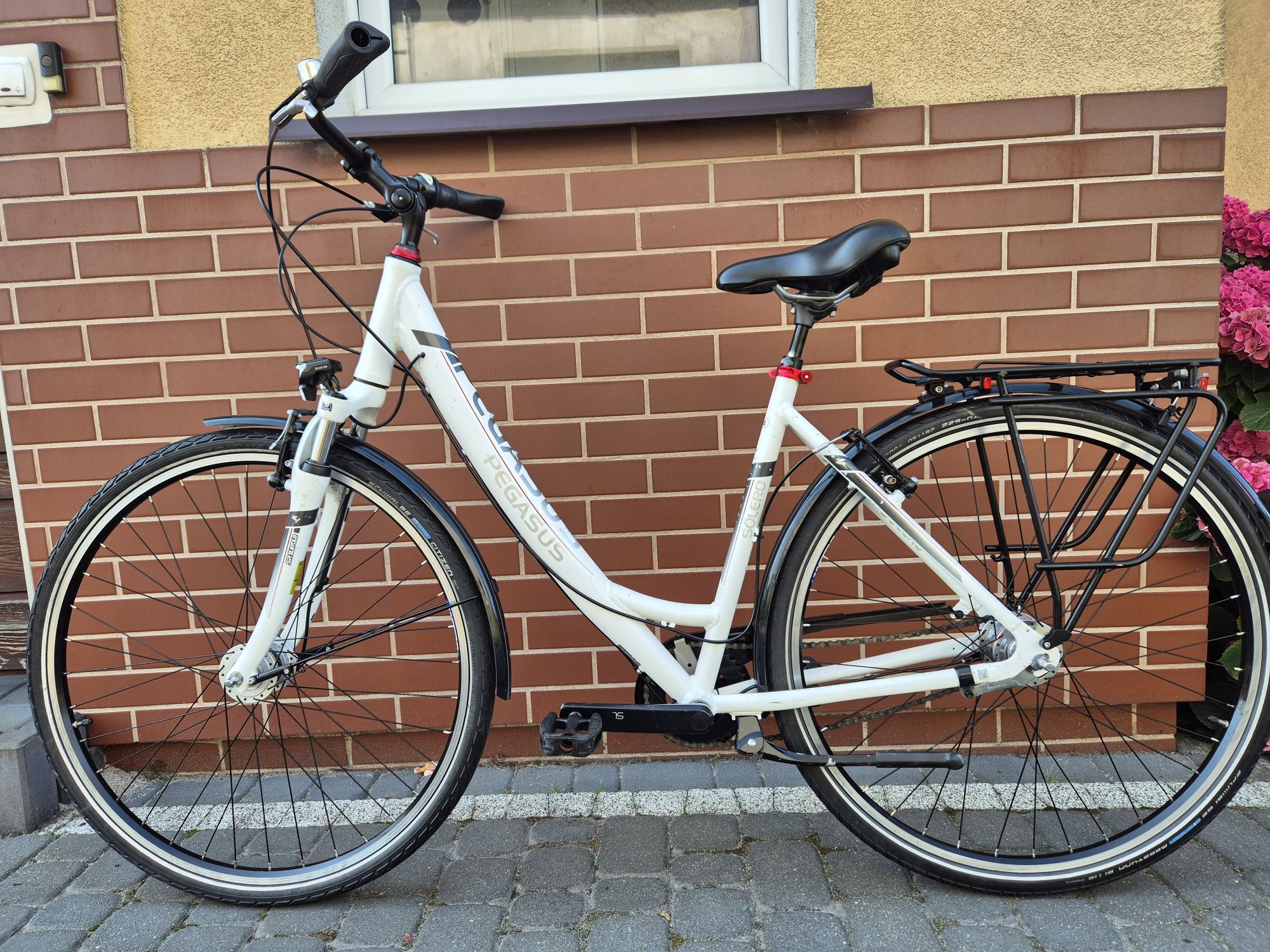 Super biała damka * PEGASUS SOLERO * 50cm r28 Nexus