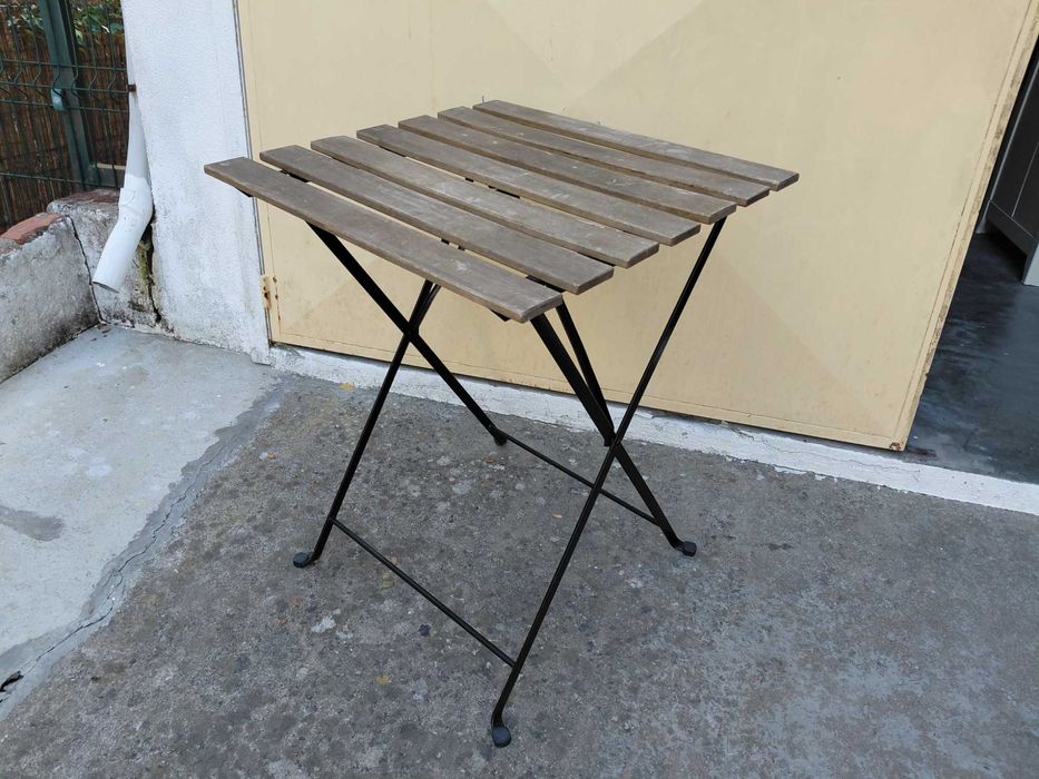 Mesa de jardim ou varanda dobrável em madeira