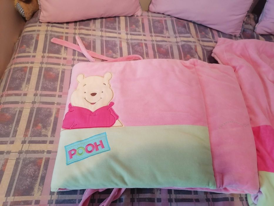 Colcha de Winnie the pooh e protecção de grades para cama bebé