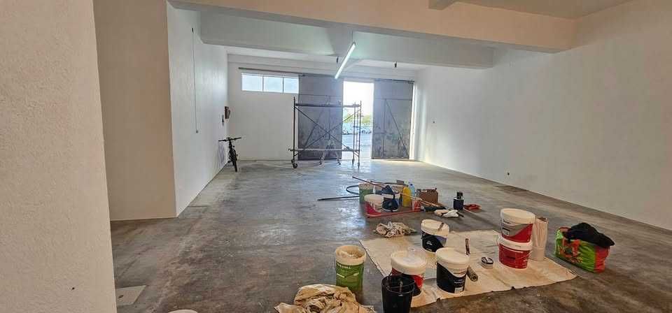Aluga-se armazém com 110m2 em Loulé