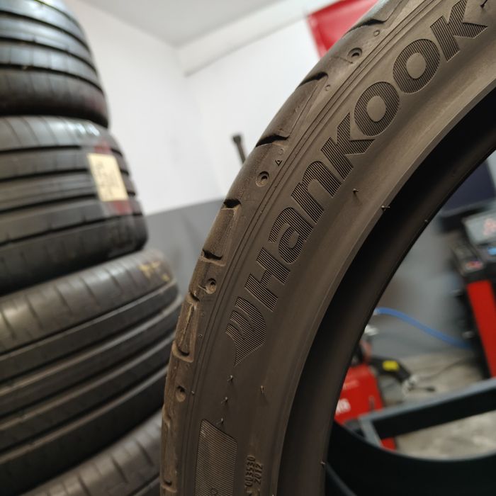 235/40/19 XL Sprzedam parę opon letnich Hankook