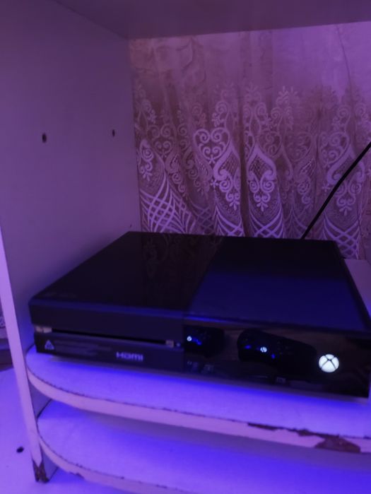 Продам xbox one в хорошому стані