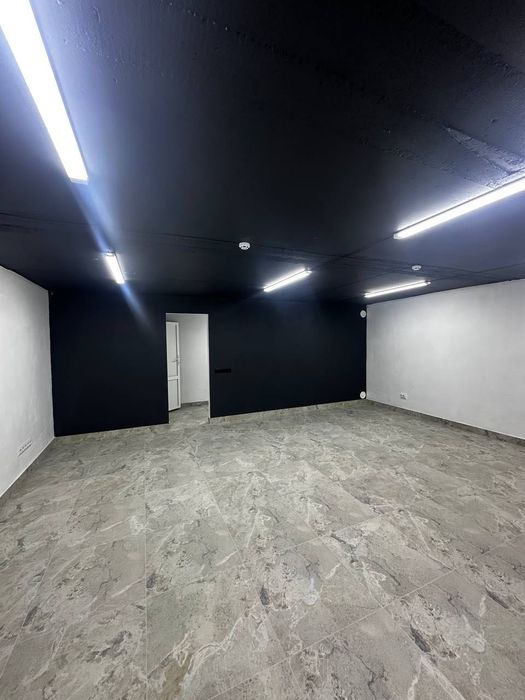 Оренда фасадного офісу 42 м2 в ЖК закритого типу