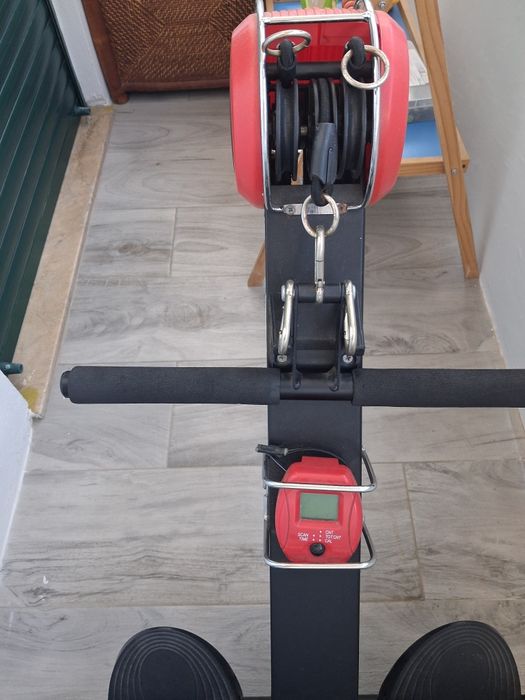 Máquina de remo como nova