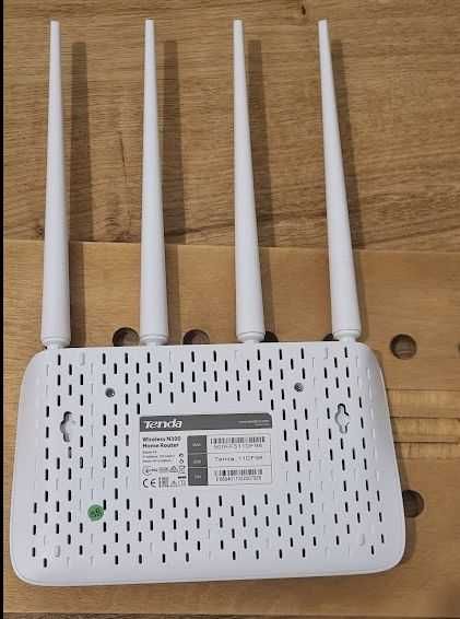 Router Tenda f6 n300 - 4 anteny - bardzo mocny sygnał, stabilny