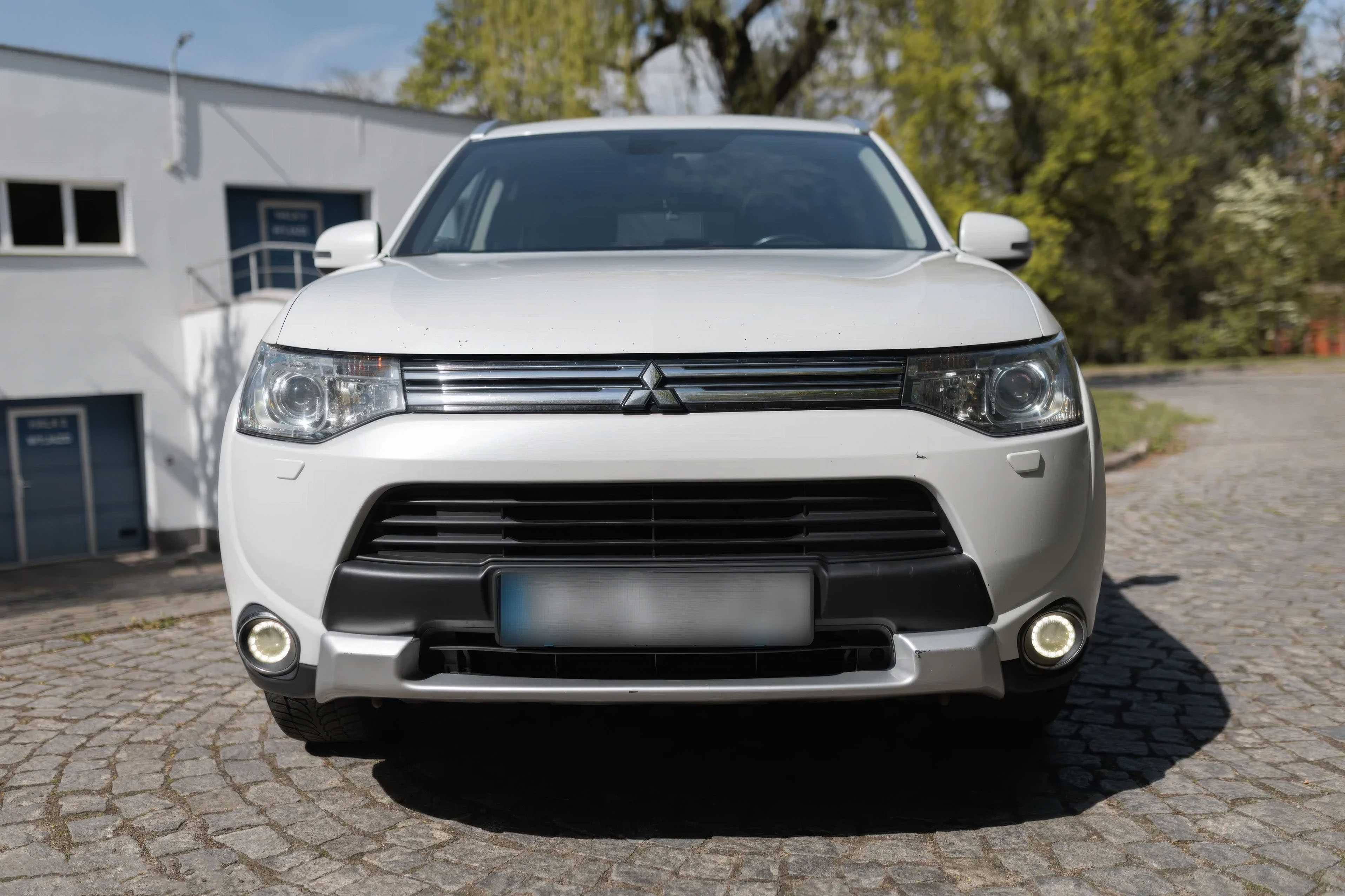 Mitsubishi Outlander PHEV 2015