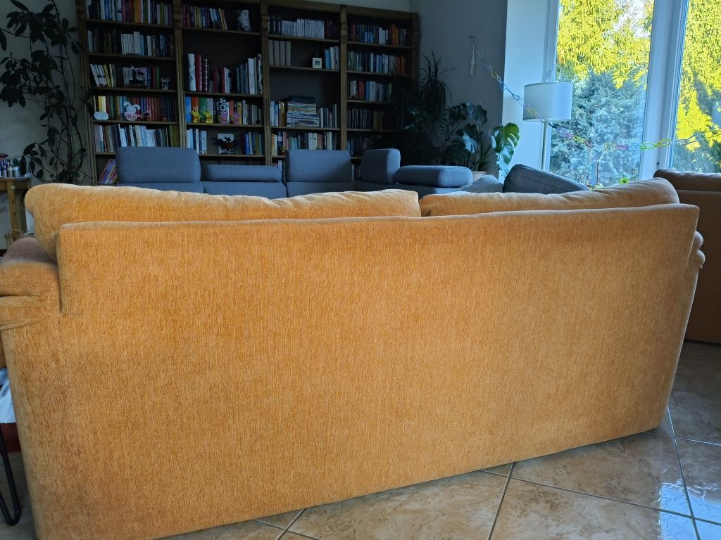 Sofa, dwa fotele, dwie pufy firmy Kler, zestaw wypoczynkowy