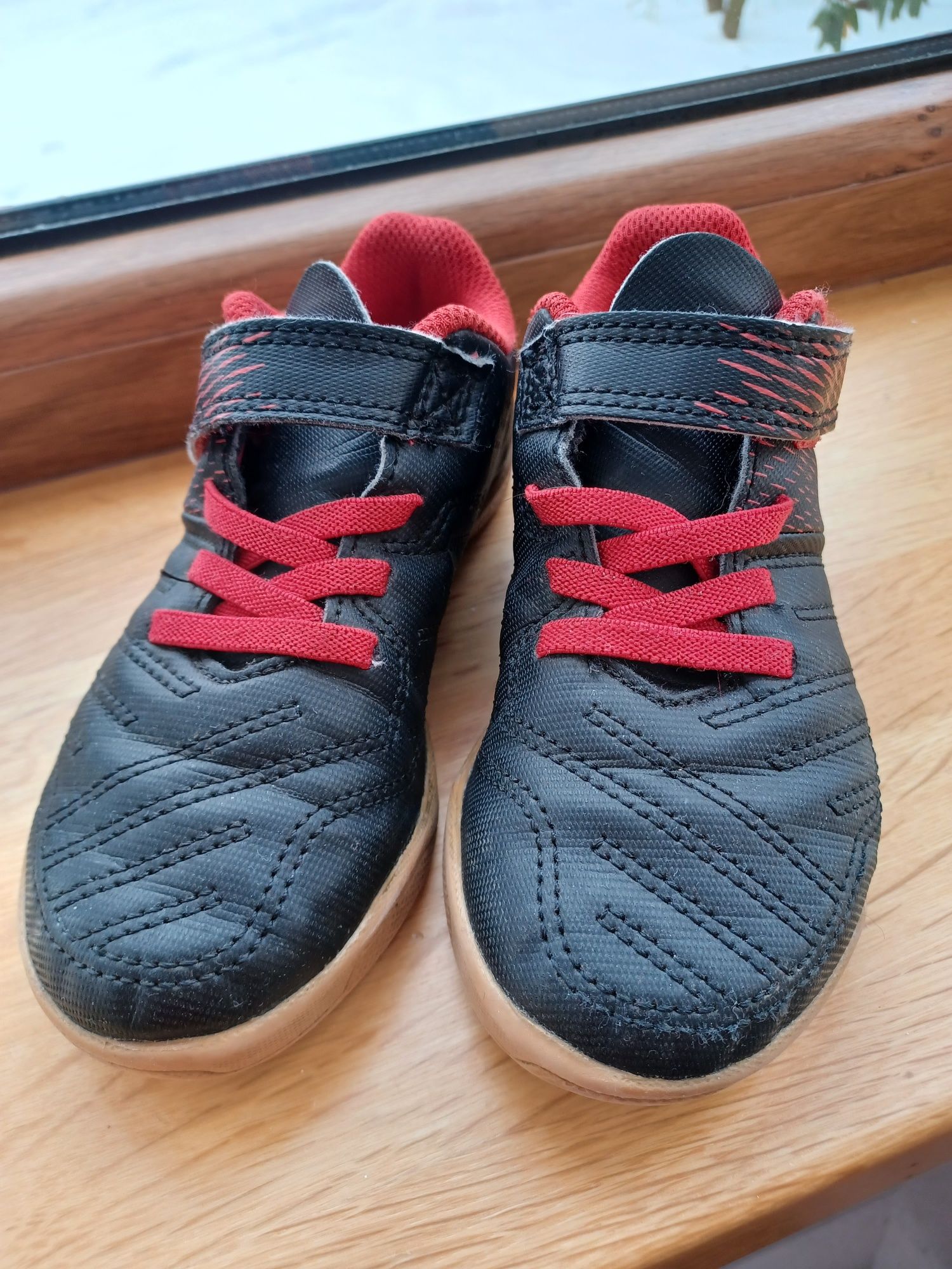 Buty sportowe halówki Decathlon 28