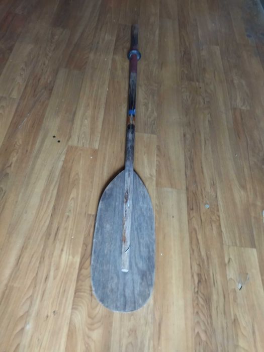 Весло (деревянное).