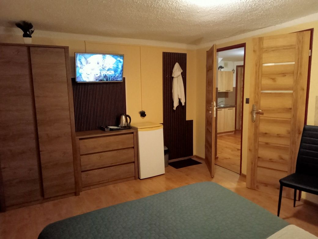 Pokoje, widok na jezioro, sauna, jacuzzi ok Mrą