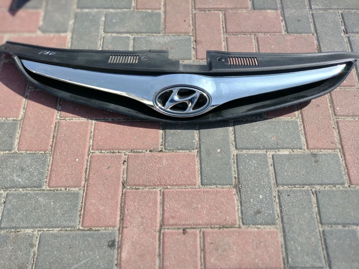 Решітка радіатора,решітка бампера Hyundai i30 2009-2012