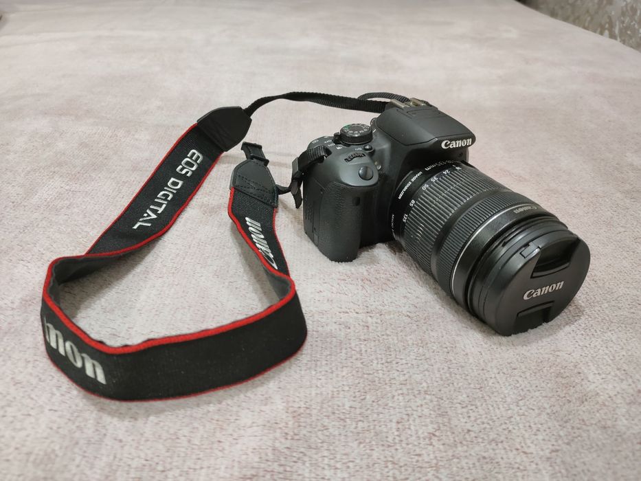 Фотоапарат canon 700D +об'єктив canon 18-135 mm f 3,5-5,6