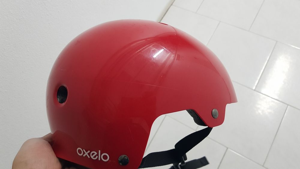 Capacete Oxelo Vermelho para andar skate ou bicicleta como novo