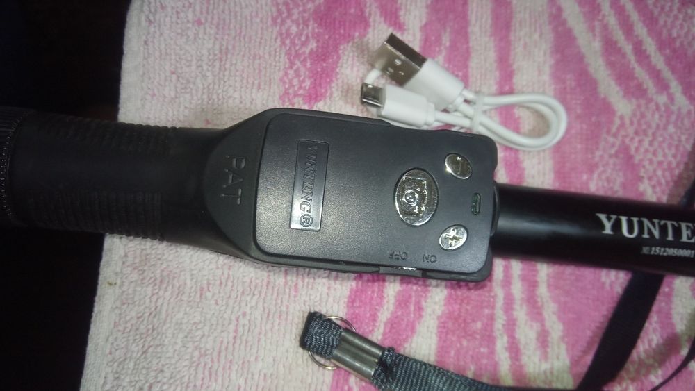 Монопод Yunteng YT-1288 bluetooth с пультом.