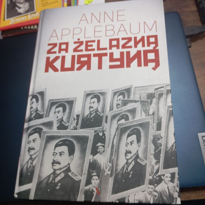 Anne Applebaum, Za żelazną kurtyną, książka stan perfekt