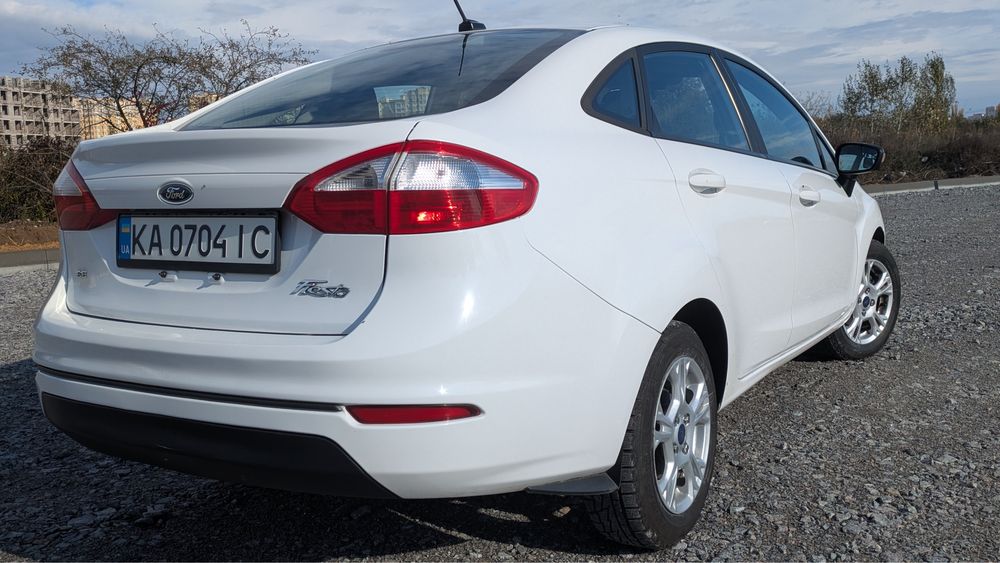 Продам Ford fiesta 2015