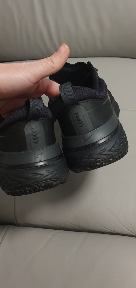 Buty do biegania Nike React Miler Shield 44
Buty do Buty do biegania R