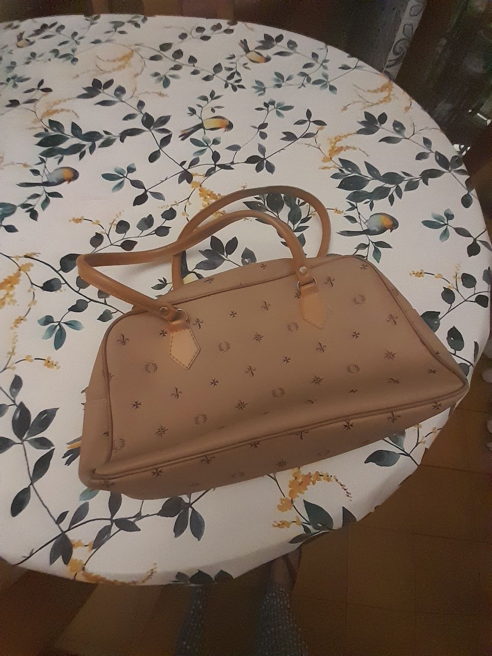 Carteira de senhora beje com detalhes castanhos