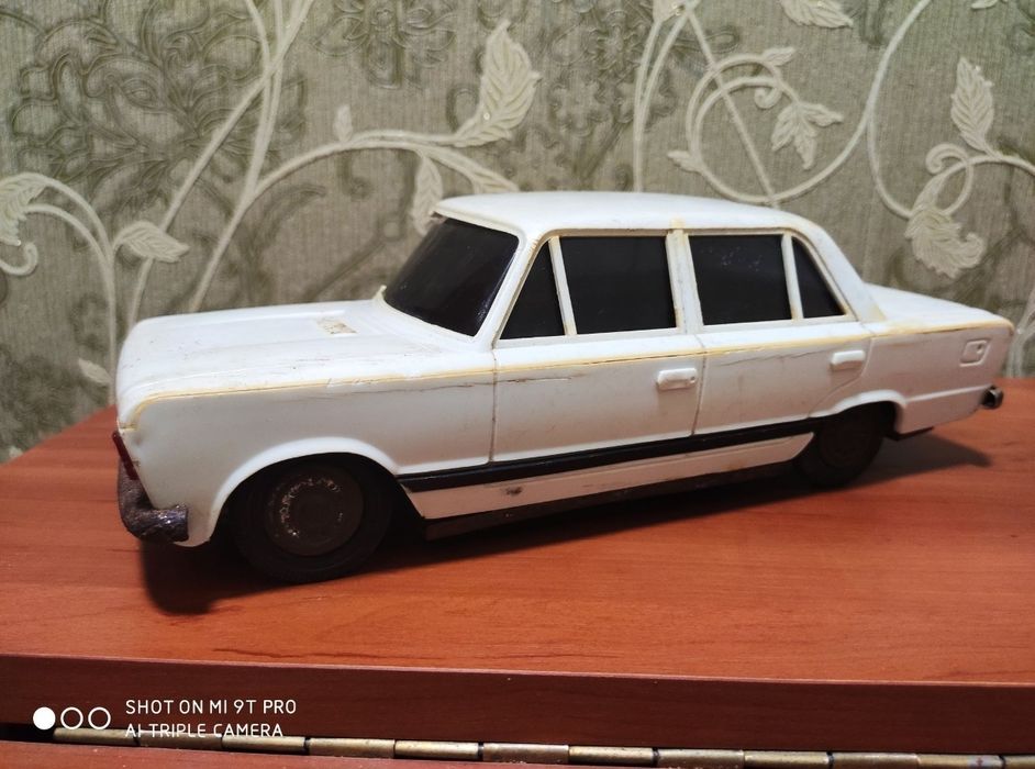 Продам игрушка Жигули большая