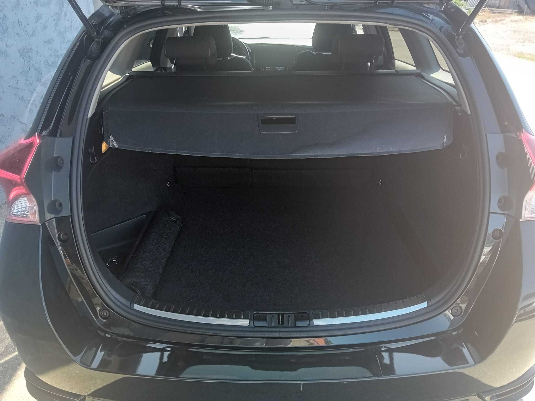 Toyota Auris 1.8 Hybrid – Nacional ( pequeno sinistro ) RESERVADO