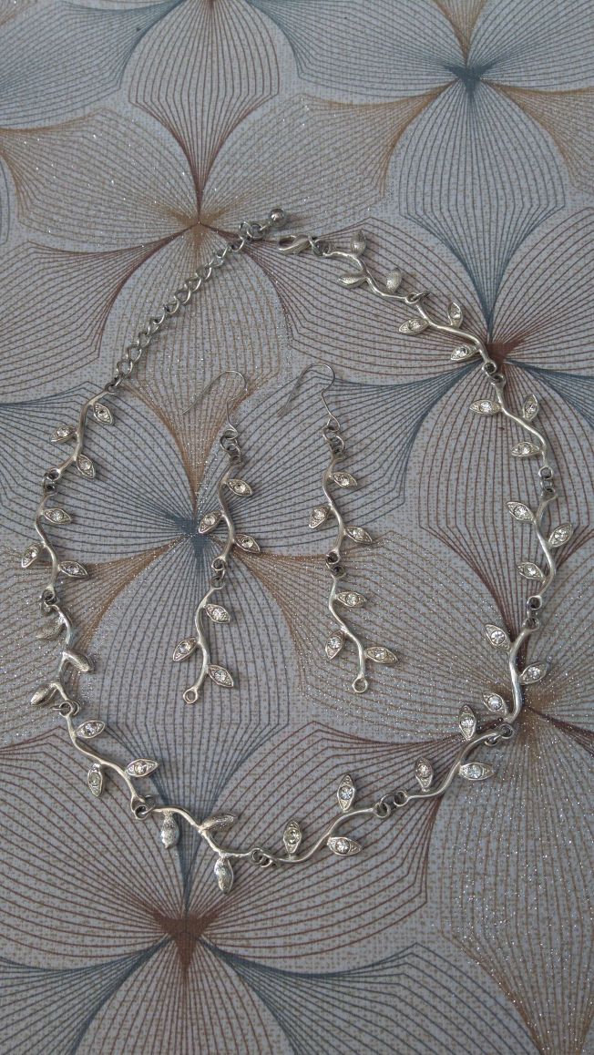 Biżuteria sztuczna butik kolczyki celebrytka łańcuszek listki srebrny